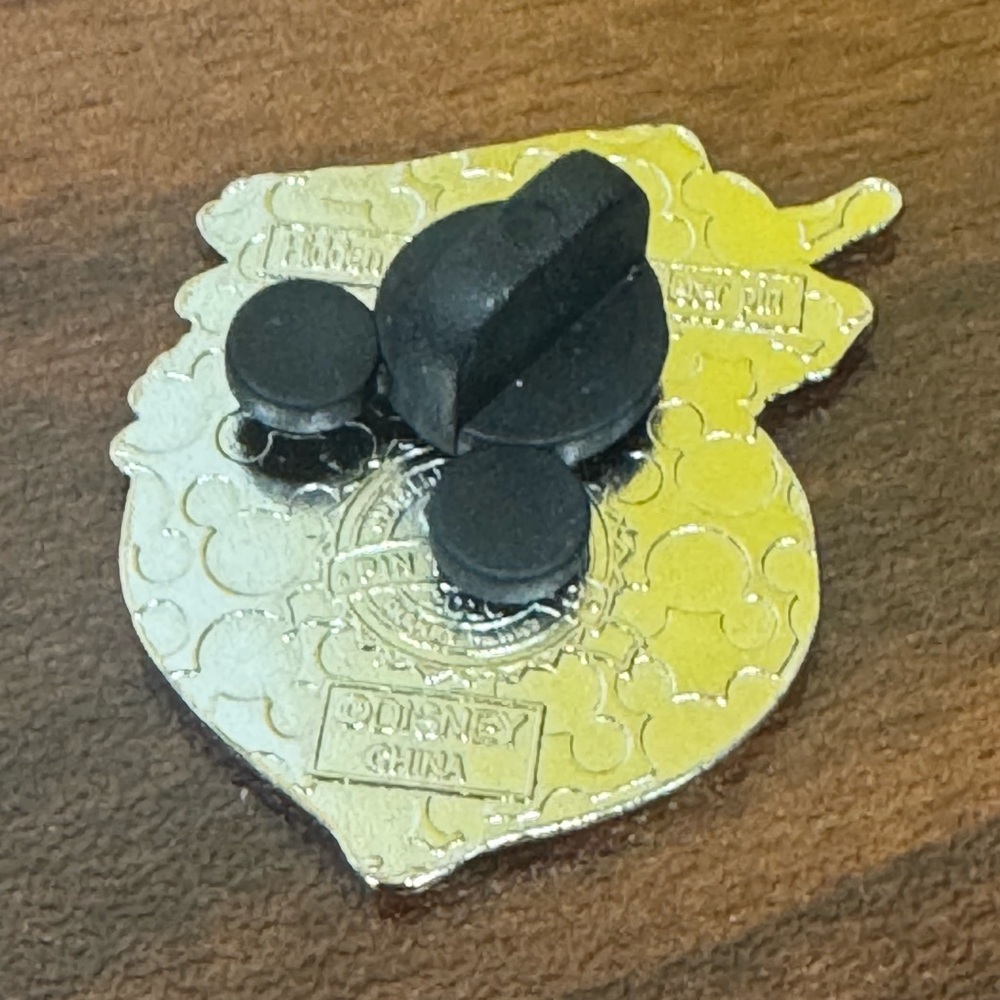 5/$25 Disney Daisy Duck Christmas Ornament Pin‎ - Picture 2 of 2